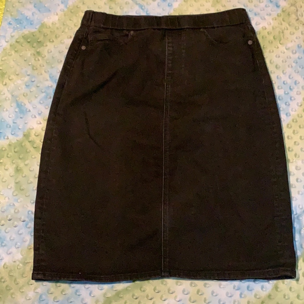 Lands End black pull-on denim skirt